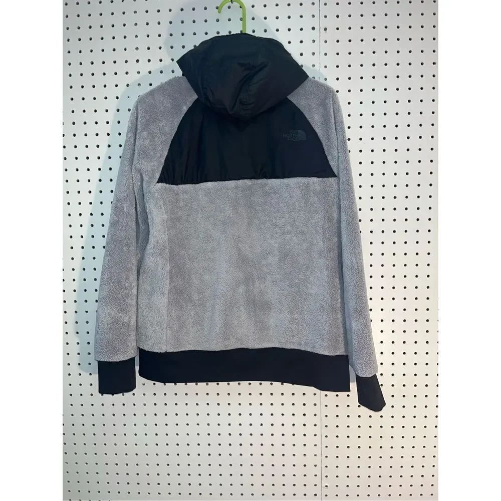 The Northface fuzzy jacket - Picture 2 of 7